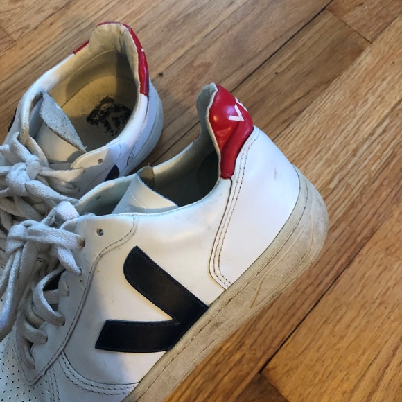 VEJA sneakers - women's size 6 - Picture 2 of 3